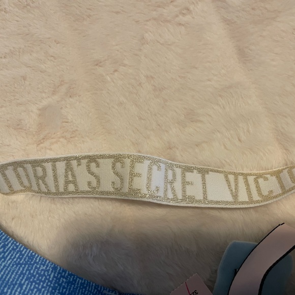 NWT- Victoria’s Secret molded bra - Picture 3 of 3